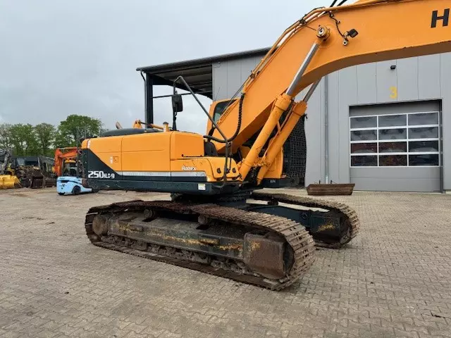 Hyundai R250NLC-9 - Image 6