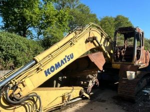 Komatsu PC210 rein als Ersatzteilträger