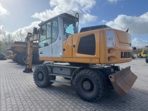 Liebherr A916