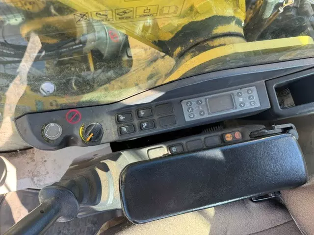 New Holland E215C – Bild 12