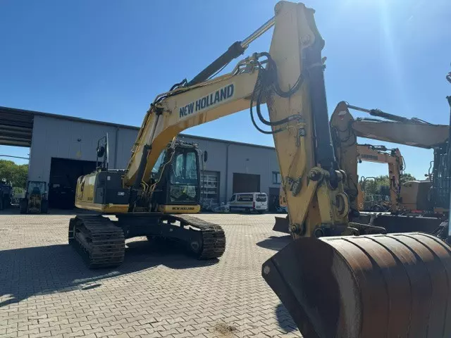 New Holland E215C – Bild 6
