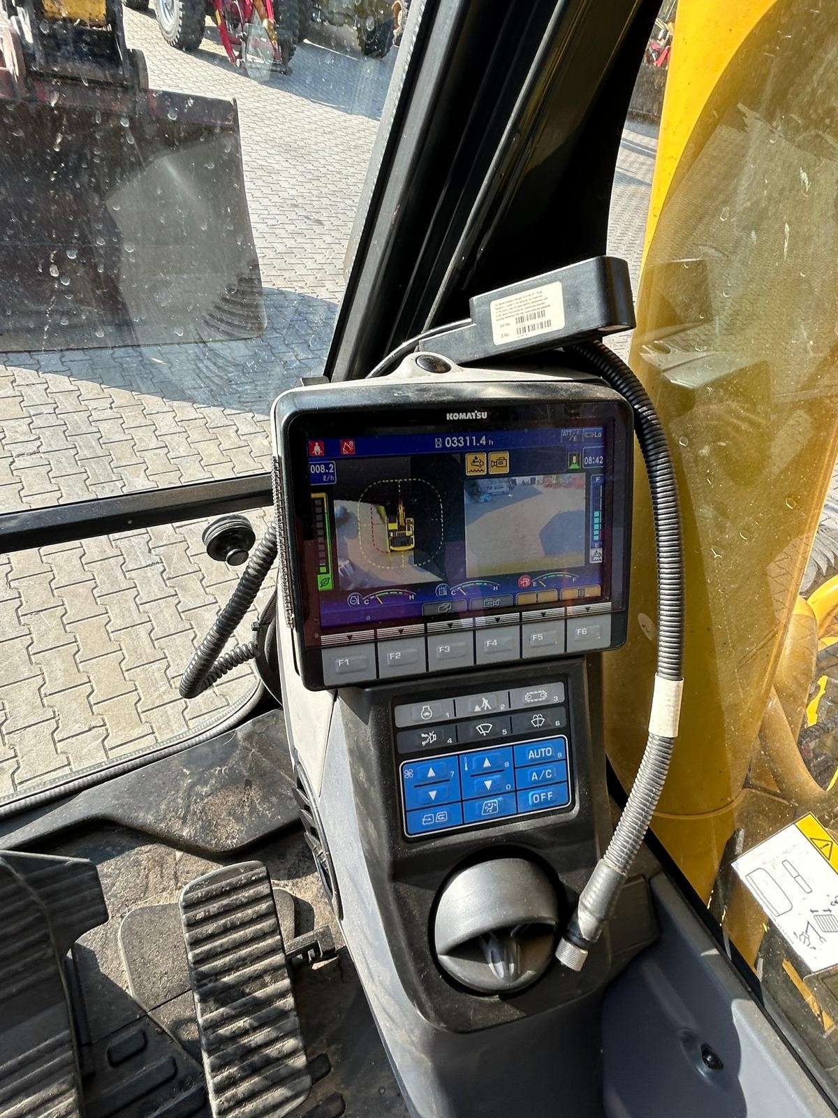 Komatsu PC210LC-11-49082011
