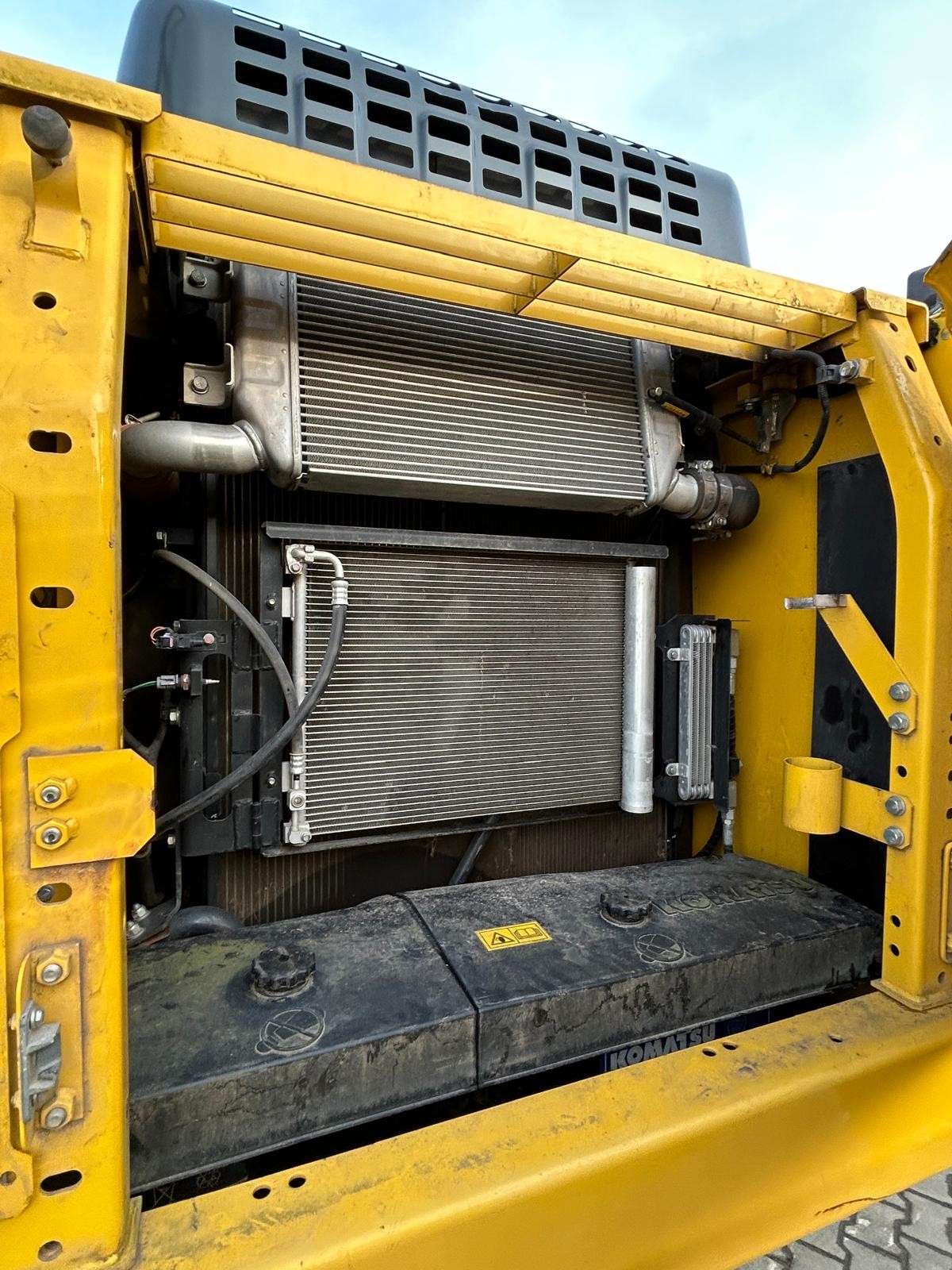 Komatsu PC210LC-11-49081996