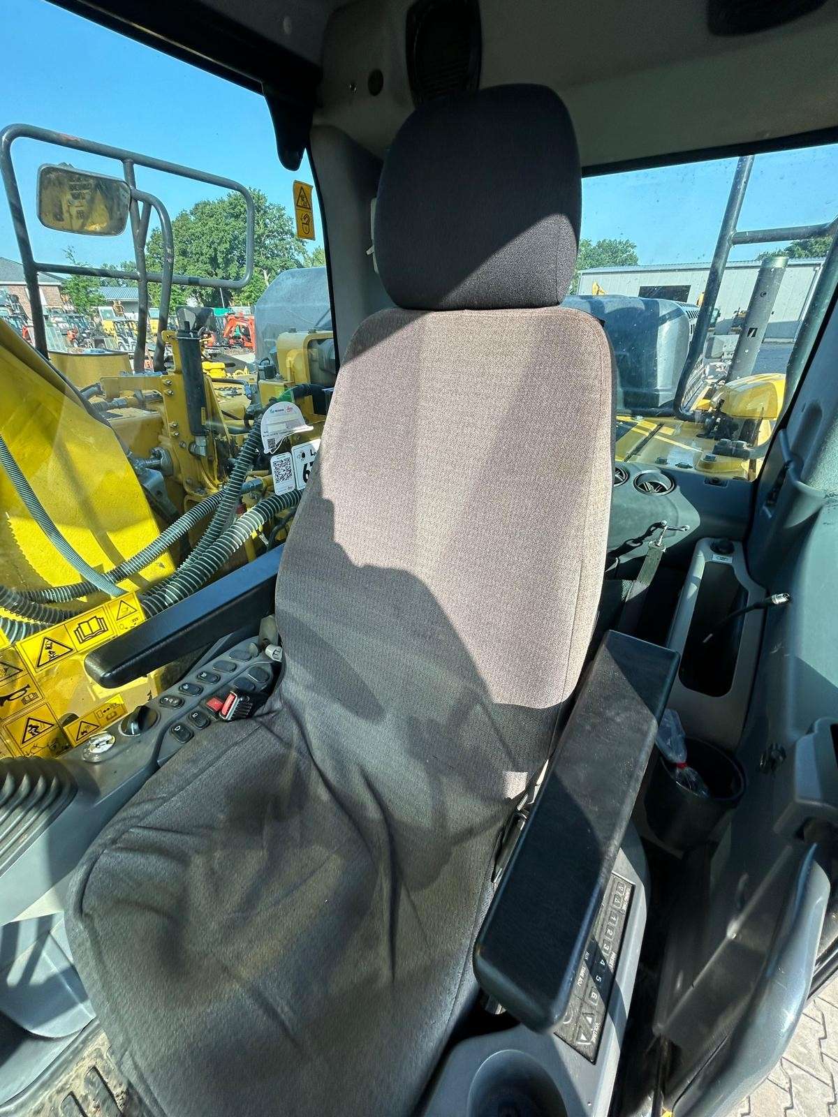 Komatsu PC210LC-11-49082012