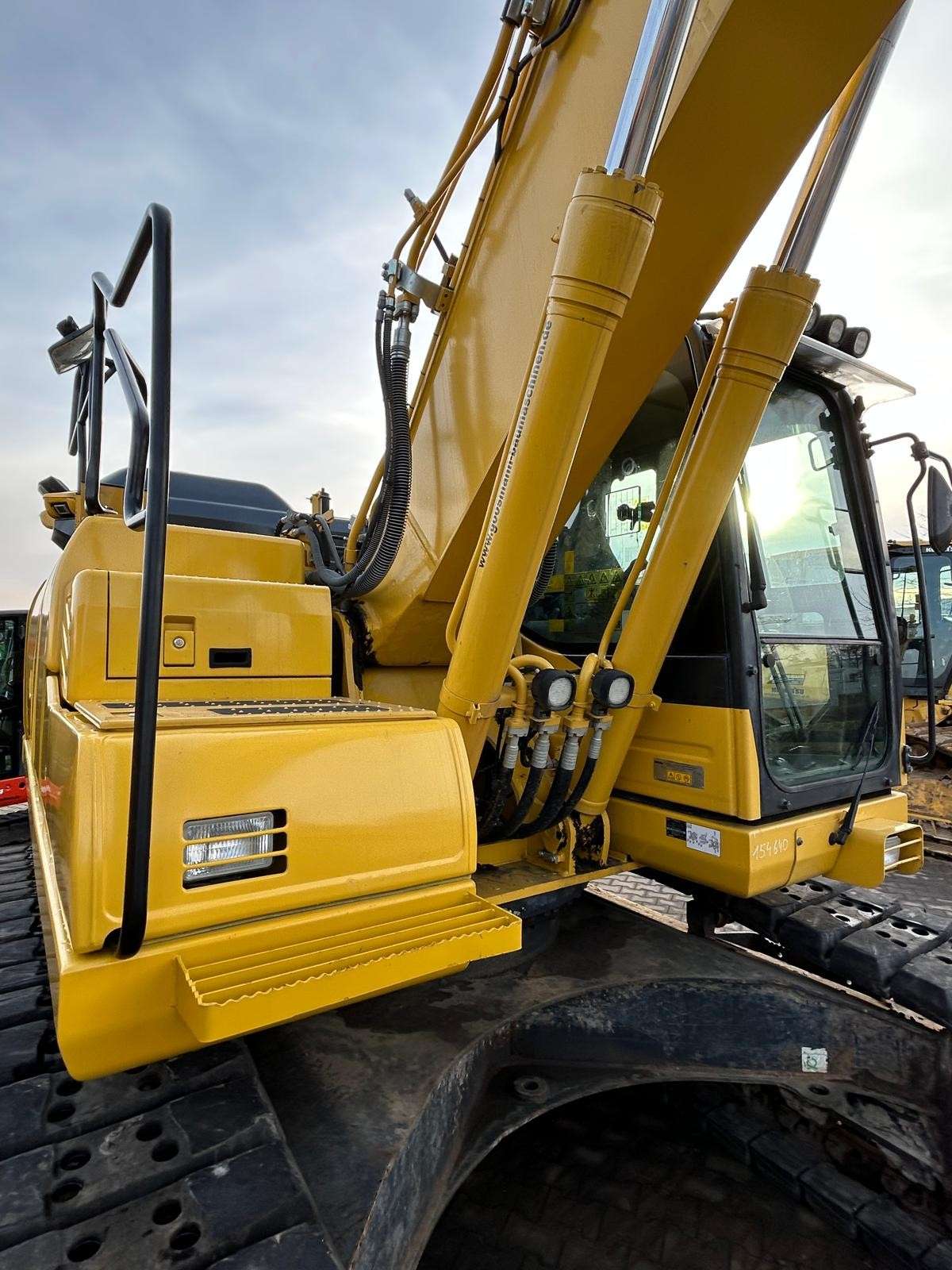 Komatsu PC210LC-11-49081999