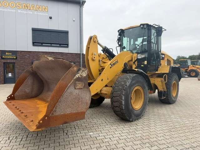 CAT 930M