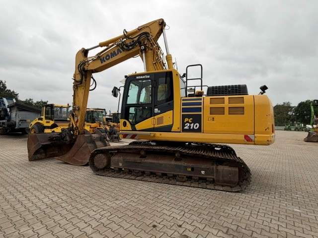Komatsu PC210LC-11
